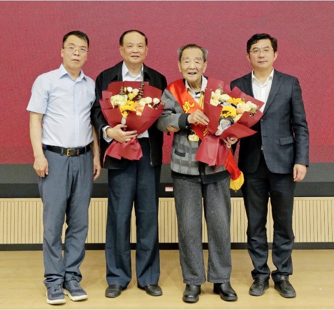 “五老”协同、“三课”联动、多维浸润，上海交大搭建“大思政课”多维育人平台